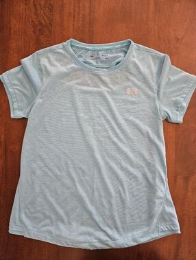 EUC Under Armour Women's Striped Peekaboo Athletic Tee